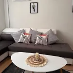 Goldy With Private Garden Апартаменты