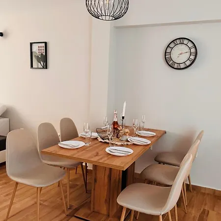 Goldy With Private Garden * بورغاس