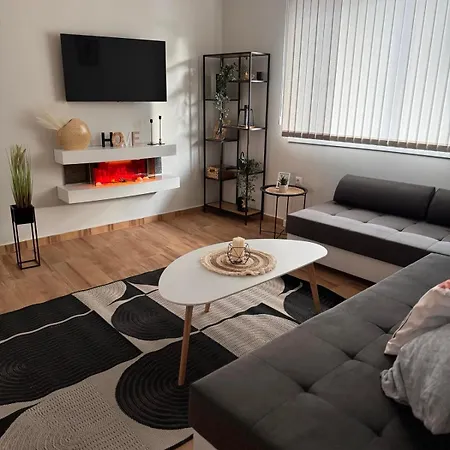 Apartament Goldy With Private Garden Burgas