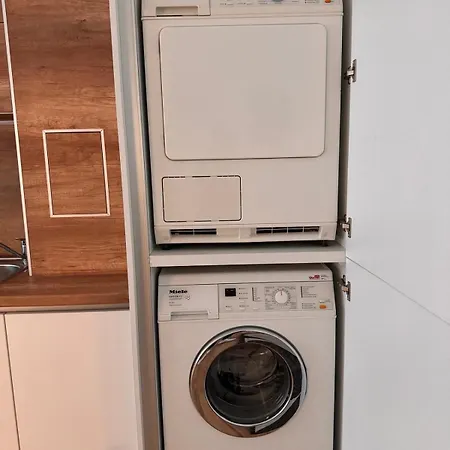 Goldy With Private Garden * بورغاس