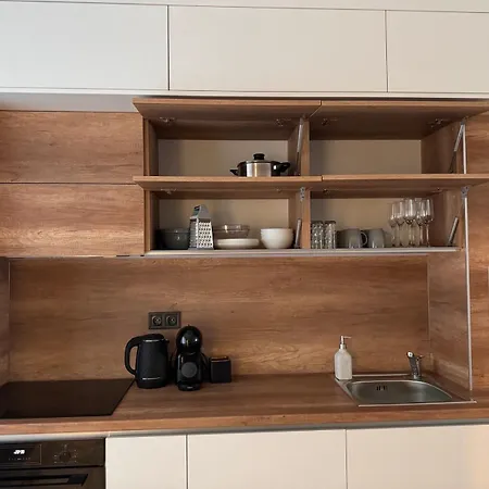 شقة Goldy With Private Garden *